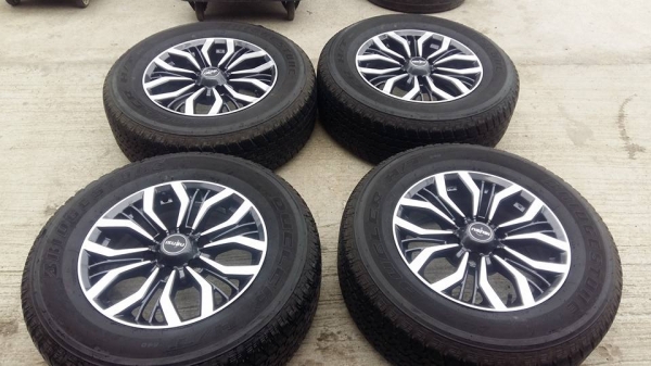 ขายล้อแม็กป้ายแดง mu-x 17" ยางปี16 สนใจติดต่อ ตาเล็ก ล้อและยางครับ 081-3747940