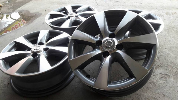 ขายล้อแม็ก almera 15" สนใจติดต่อ ตาเล็ก ล้อและยางครับ 081-3747940