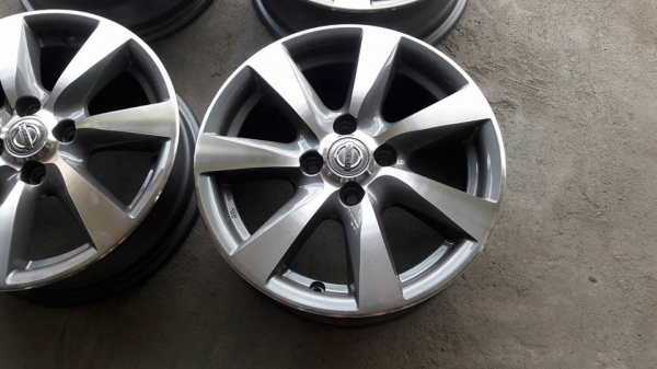 ขายล้อแม็ก almera 15" สนใจติดต่อ ตาเล็ก ล้อและยางครับ 081-3747940