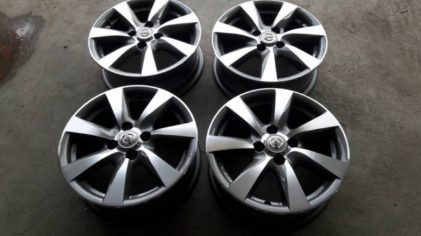 ขายล้อแม็ก almera 15" สนใจติดต่อ ตาเล็ก ล้อและยางครับ 081-3747940