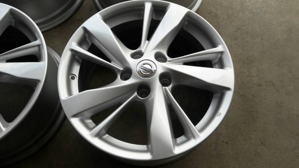 ขายล้อแม็ก teana 17" สนใจติดต่อ ตาเล็ก ล้อและยางครับ 081-3747940