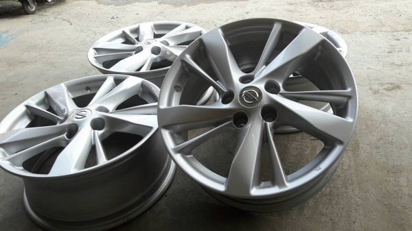 ขายล้อแม็ก teana 17" สนใจติดต่อ ตาเล็ก ล้อและยางครับ 081-3747940