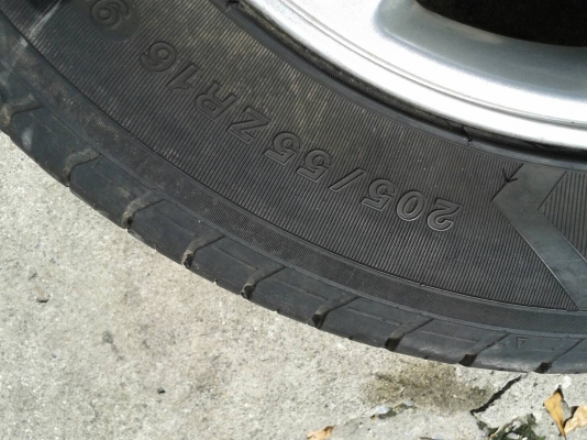 เชฟ ขอบ16นิ้ว6รู พร้อมยาง สวยๆ 4 ล้อ ราคา 5500 บาท