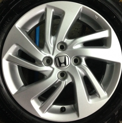 ล้อใหม่ป้ายแดงHonda Jazz พร้อมยางป้ายแดง 175-65-15 ล้อใหม่ป้ายแดงHonda Jazz พร้อมยางป้ายแดง 175-65-15