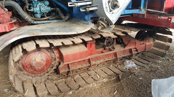 ขายรถเกี่ยวข้าว พ.เจริญพัฒนา ปี2009 เครื่องอีซูซุ 230เทอร์โบว์ 6HH1 ปั๊มไดกิ้น23ช่วงล่าง12