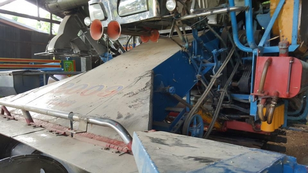 ขายรถเกี่ยวข้าว พ.เจริญพัฒนา ปี2009 เครื่องอีซูซุ 230เทอร์โบว์ 6HH1 ปั๊มไดกิ้น23ช่วงล่าง12