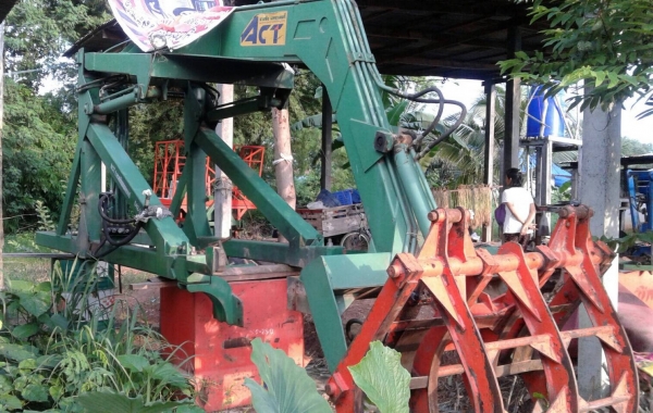 ขาย คีบอ้อย อวยชัยแทรคเตอร์ สภาพสวยพร้อมใช้งาน ไม่มีปะดาม อุปกรณ์มีให้ครบ