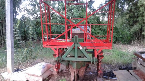 ขาย เครื่องปลูกอ้อย พร้อมใช้งาน