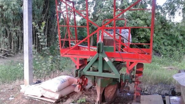 ขาย เครื่องปลูกอ้อย พร้อมใช้งาน