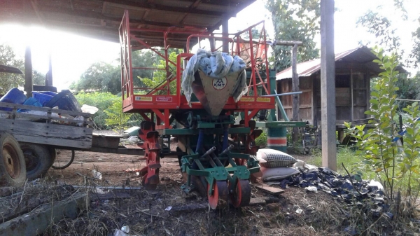 ขาย เครื่องปลูกอ้อย พร้อมใช้งาน
