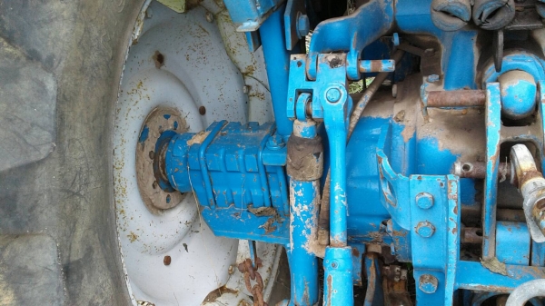 ขาย รถไถ 2 เพลา FORD 7700 สภาพใช้งานได้ปกติ แถมเครื่องตัดหญ้า เอกสารใบซื้อขาย