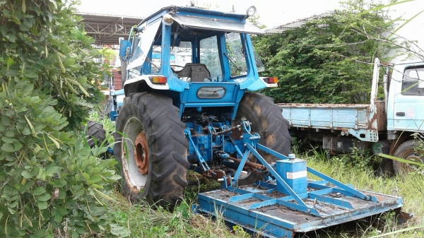 ขาย รถไถ 2 เพลา FORD 7700 สภาพใช้งานได้ปกติ แถมเครื่องตัดหญ้า เอกสารใบซื้อขาย