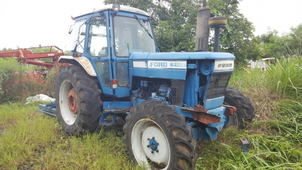 ขาย รถไถ 2 เพลา FORD 7700 สภาพใช้งานได้ปกติ แถมเครื่องตัดหญ้า เอกสารใบซื้อขาย