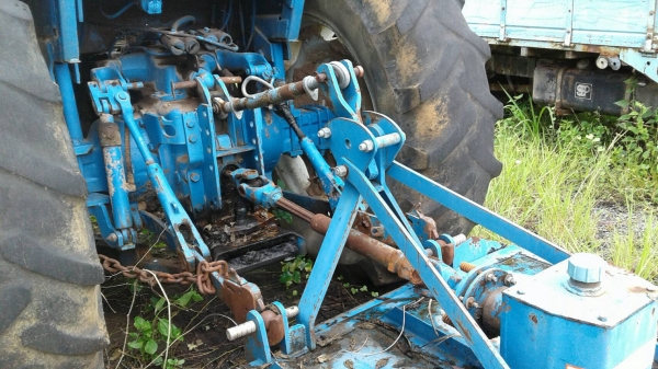 ขาย รถไถ 2 เพลา FORD 7700 สภาพใช้งานได้ปกติ แถมเครื่องตัดหญ้า เอกสารใบซื้อขาย