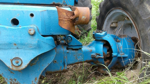 ขาย รถไถ 2 เพลา FORD 7700 สภาพใช้งานได้ปกติ แถมเครื่องตัดหญ้า เอกสารใบซื้อขาย