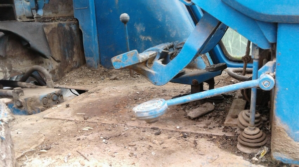 ขาย รถไถ 2 เพลา FORD 7700 สภาพใช้งานได้ปกติ แถมเครื่องตัดหญ้า เอกสารใบซื้อขาย