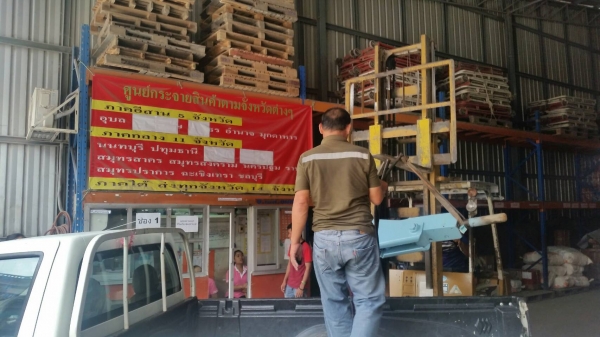 tractor-backhoe บริการจัดส่งสินค้าให้ลูกค้า ที่ขนส่งด้วยนะครับ ตัวนี้ หัวเจาะ กระแทก สำหรับรถขุด แบคโฮ ส่งไป อุบลครับ