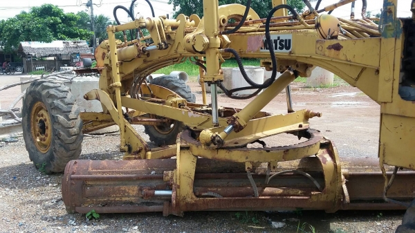 ต้องการขายรถเกรด KOMATSU GD37