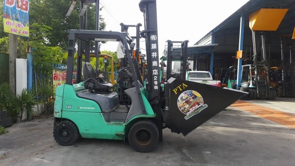 มองหารถตักยางก้อนตักยางพารายางถ้วยและขี้ยางนึกถึงพีทีเอชลบุรี081-8342060 มองหารถตักยางก้อนตักยางพารายางถ้วยและขี้ยางนึกถึงพีทีเอชลบุรี081-8342060