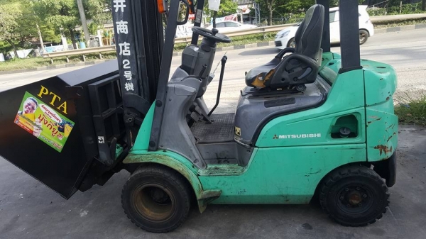 มองหารถตักยางก้อนตักยางพารายางถ้วยและขี้ยางนึกถึงพีทีเอชลบุรี081-8342060 มองหารถตักยางก้อนตักยางพารายางถ้วยและขี้ยางนึกถึงพีทีเอชลบุรี081-8342060