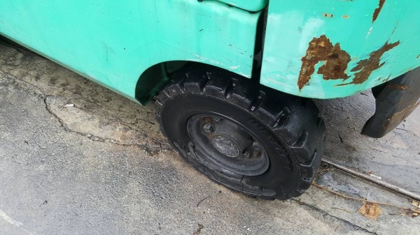 มองหารถโฟลค์ลิฟท์งามนึกถึงพีทีเอชลบุรี081-8342060 มองหารถโฟลค์ลิฟท์งามนึกถึงพีทีเอชลบุรี081-8342060