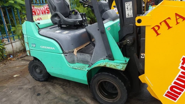 มองหารถโฟลค์ลิฟท์งามนึกถึงพีทีเอชลบุรี081-8342060 มองหารถโฟลค์ลิฟท์งามนึกถึงพีทีเอชลบุรี081-8342060