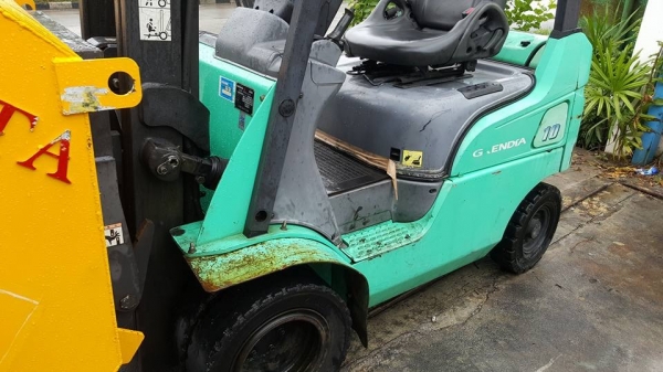 มองหารถโฟลค์ลิฟท์งามนึกถึงพีทีเอชลบุรี081-8342060 มองหารถโฟลค์ลิฟท์งามนึกถึงพีทีเอชลบุรี081-8342060