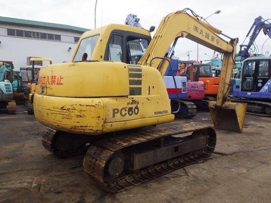 ขายรถแม็คโคร KOMATSU PC60-7 นำเข้าจากญี่ปุ่นแท้ๆ 100\% ไม่เคยผ่านการใช้งานในไทย สภาพนางฟ้า สนใจติดต่อ 081-9485494