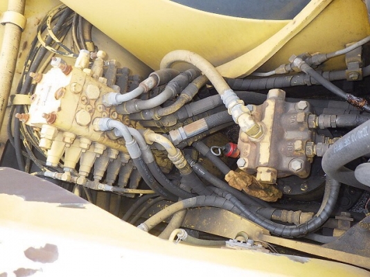 ขายรถแม็คโคร KOMATSU PC60-7 นำเข้าจากญี่ปุ่นแท้ๆ 100\% ไม่เคยผ่านการใช้งานในไทย สภาพนางฟ้า สนใจติดต่อ 081-9485494