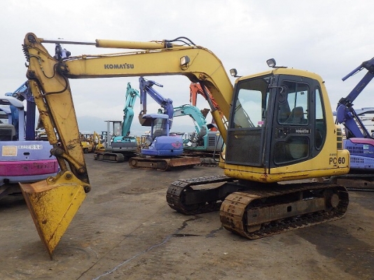 ขายรถแม็คโคร KOMATSU PC60-7 นำเข้าจากญี่ปุ่นแท้ๆ 100\% ไม่เคยผ่านการใช้งานในไทย สภาพนางฟ้า สนใจติดต่อ 081-9485494