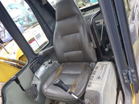 ขายรถแม็คโคร KOMATSU PC60-7 นำเข้าจากญี่ปุ่นแท้ๆ 100\% ไม่เคยผ่านการใช้งานในไทย สภาพนางฟ้า สนใจติดต่อ 081-9485494