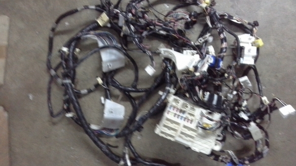 ชุดสายไฟในคอนโชลพร้อมกล่องฟิวโโยต้าวีโก้ครับ