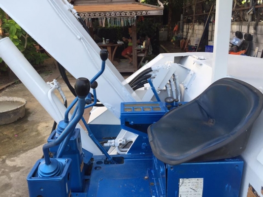 ขายแมคโครPC50UU พร้อมใช้งาน บุ้งกี๋ใหม่ ฝานใหม่ เปลี่ยนซีสยางหมดแล้ว ปั้มแรงครับ เครื่องแน่น ขาย 220000 บาท มาลองขับดูก่อนครับ