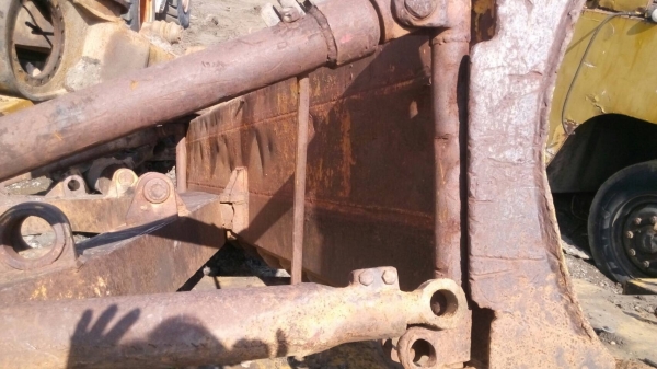 ขายใบมีด รถแทรกเตอร์ CAT-D-5 ตีนไก่  พร้อมแขนตัวยู สภาพสวยตามรูปครับ ขายไม่แพงครับ