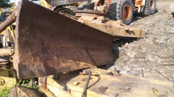 ขายใบมีด รถแทรกเตอร์ CAT-D-5 ตีนไก่  พร้อมแขนตัวยู สภาพสวยตามรูปครับ ขายไม่แพงครับ