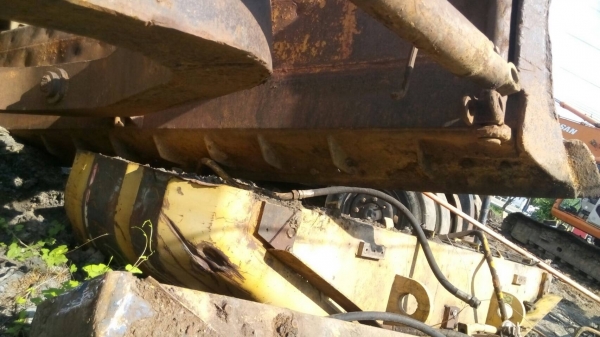 ขายใบมีด รถแทรกเตอร์ CAT-D-5 ตีนไก่  พร้อมแขนตัวยู สภาพสวยตามรูปครับ ขายไม่แพงครับ