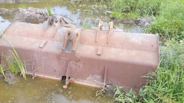 ขายบุ้งกี้รถตักล้อยาง CAT-950-F สภาพสวย บ้อดี้เดิมตามรูปครับผมวัดให้หมดแล้ว แขนขายไปแล้วครับ ขายไม่แพง