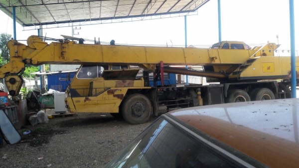 เครน Grove 20 ตัน พร้อมใช้งาน