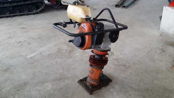 เครื่องตบดิน MIKASA รุ่น MT-68  เก่าญี่ปุ่น ขนาด 4 แรง  สภาพดีพร้อมใช้งาน