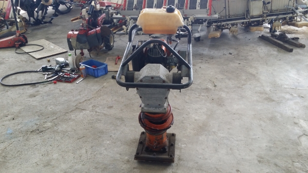 เครื่องตบดิน MIKASA รุ่น MT-68  เก่าญี่ปุ่น ขนาด 4 แรง  สภาพดีพร้อมใช้งาน