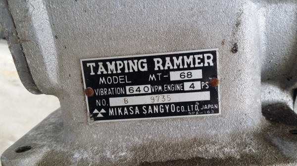 เครื่องตบดิน MIKASA รุ่น MT-68  เก่าญี่ปุ่น ขนาด 4 แรง  สภาพดีพร้อมใช้งาน