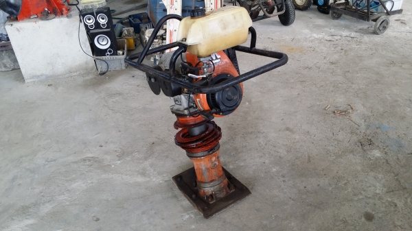 เครื่องตบดิน MIKASA รุ่น MT-68  เก่าญี่ปุ่น ขนาด 4 แรง  สภาพดีพร้อมใช้งาน