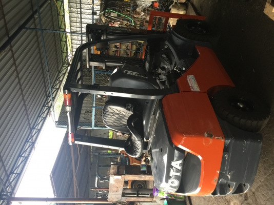 ขายด่วนรถยกเครื่องยนต์ดีเซล  เกียร์ออโต้ Toyota 8FD35J ขนาด 3.5 ตัน เสาสูง 3 เมตร งาสไลด์ ยางตัน4 เส้น รุ่นใหม่ล่าสุด