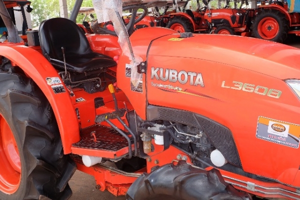 รถไถมือสองรุ่น L3608 ใบมีด + ผานหลัง 1 ตัว ใช้งาน 382 ชั่วโมง ดาวน์ 10,000บาท โทร 089-0111624