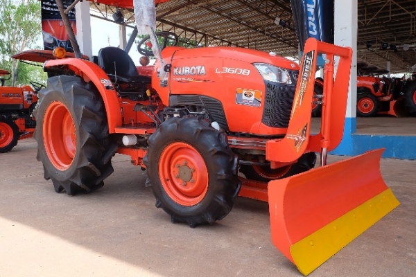 รถไถมือสองรุ่น L3608 ใบมีด + ผานหลัง 1 ตัว ใช้งาน 382 ชั่วโมง ดาวน์ 10,000บาท โทร 089-0111624