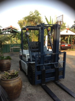 +++ ขายโฟล์คลิฟท์  KOMATSU FD25-11  ขนาด  2.5  ตัน  เครื่องยนต์ดีเซล  เสา  3  เมตร  เกียร์ออโตเมติค  ยางลม