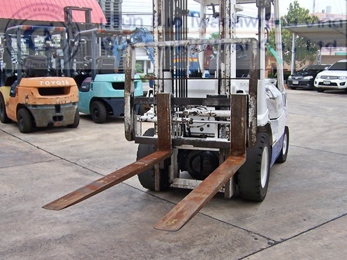 ขาย รถโฟล์คลิฟท์ TOYOTA รุ่น 7-FD25 (1) ขาย รถโฟล์คลิฟท์ TOYOTA รุ่น 7-FD25 (1)