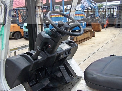 ขาย รถโฟล์คลิฟท์ TOYOTA รุ่น 7-FD25 (2) ขาย รถโฟล์คลิฟท์ TOYOTA รุ่น 7-FD25 (2)