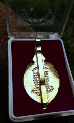 หลวงปู่ฤาษีลิงดำ กะไหล่ทองลงยา หลังยันต์เกราะเพชร กล่องเดิม