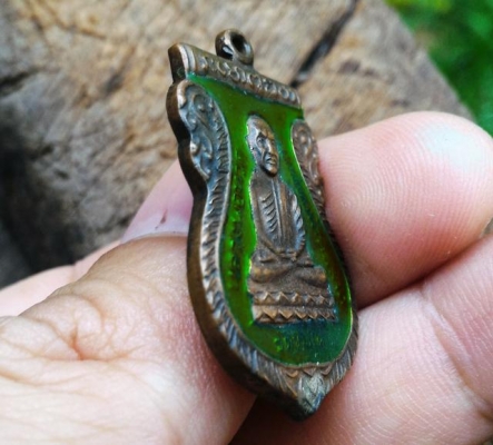 หลวงปู่ทวด หลังอาจารย์ทิม เหรียญเสมาลงยาเก่า เนื้อโลหะเก่าคราบเก่า ควรค่าน่าสะสม พระหิ้งพระบ้าน